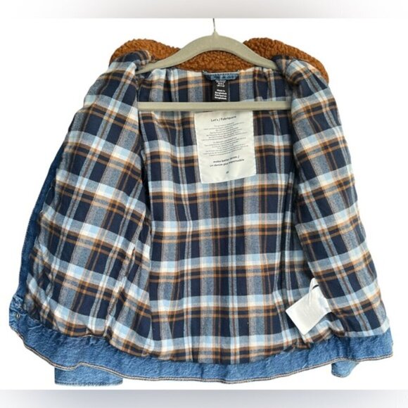 🩷 H&M - Kids’ Lined Denim Trucker Jacket - Blue. Size: 6 (US) - Picture 4 of 10